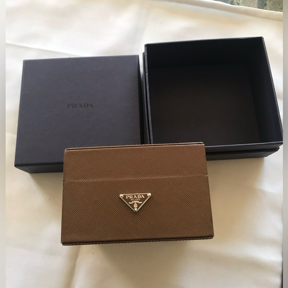 Collectors.Original PRADA brown watch box with metal "PRADA"emblem 4.5”/5”&cards - Picture 2 of 12
